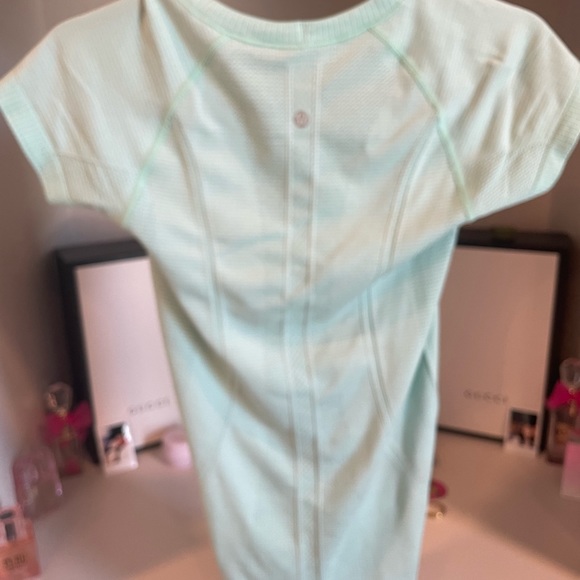RARE Lululemon Mint Green Color Swiftly Tech Shirt - Picture 3 of 5